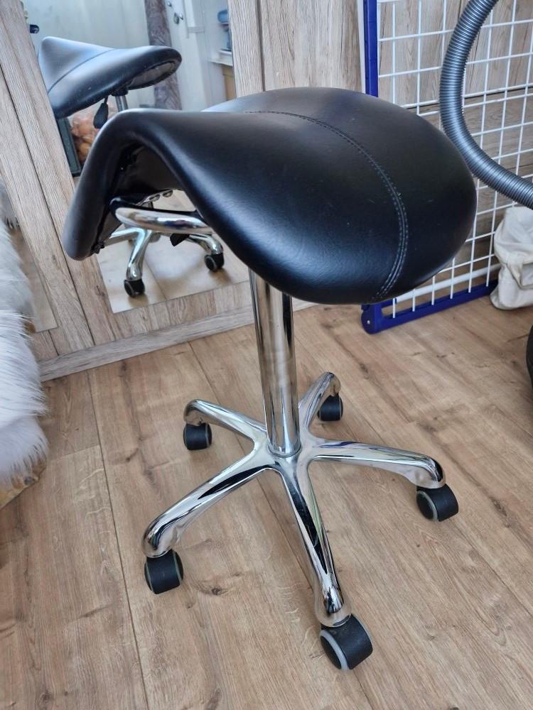 PRIJS VERLAAGD Verrijdb. Kappersfietstoel Goede Staat, Huis en Inrichting, Ophalen, Hout