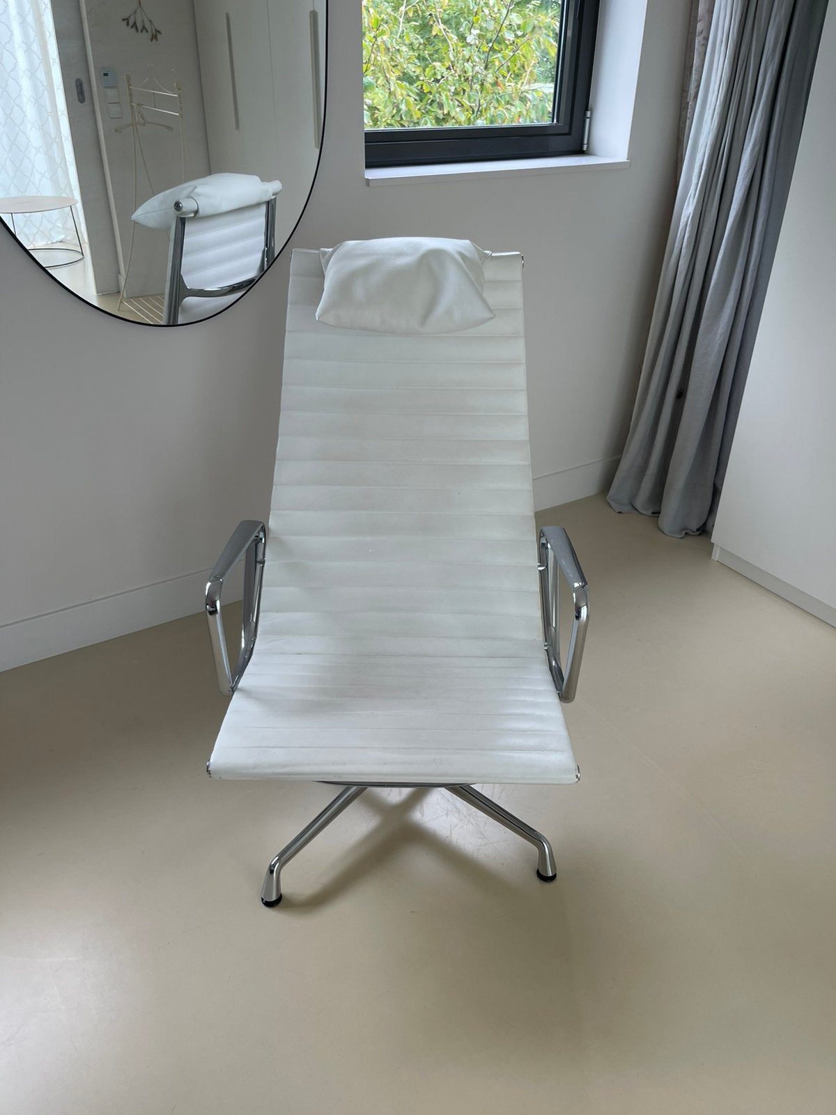 Vitra aluminium chair EA 124 Lounge, Ophalen, Gebruikt, Leer
