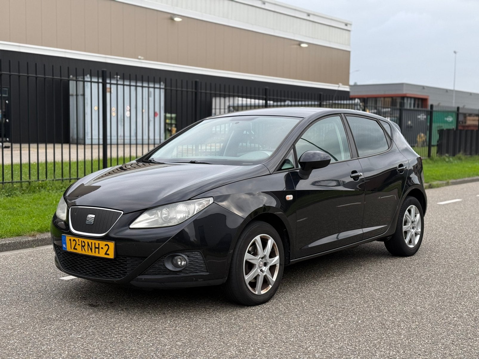 Seat Ibiza 1.2 TDI 55KW Ecomotive 2011 Zwart, Auto's, Voorwielaandrijving, Euro 5, Stof, 74 pk