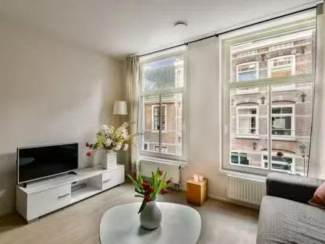 2-kamerwoning Amsterdam Zuid 50 m² ( Schinkelbuurt ) te huur, Via bemiddelaar, 2 kamers, 50 m², Appartement