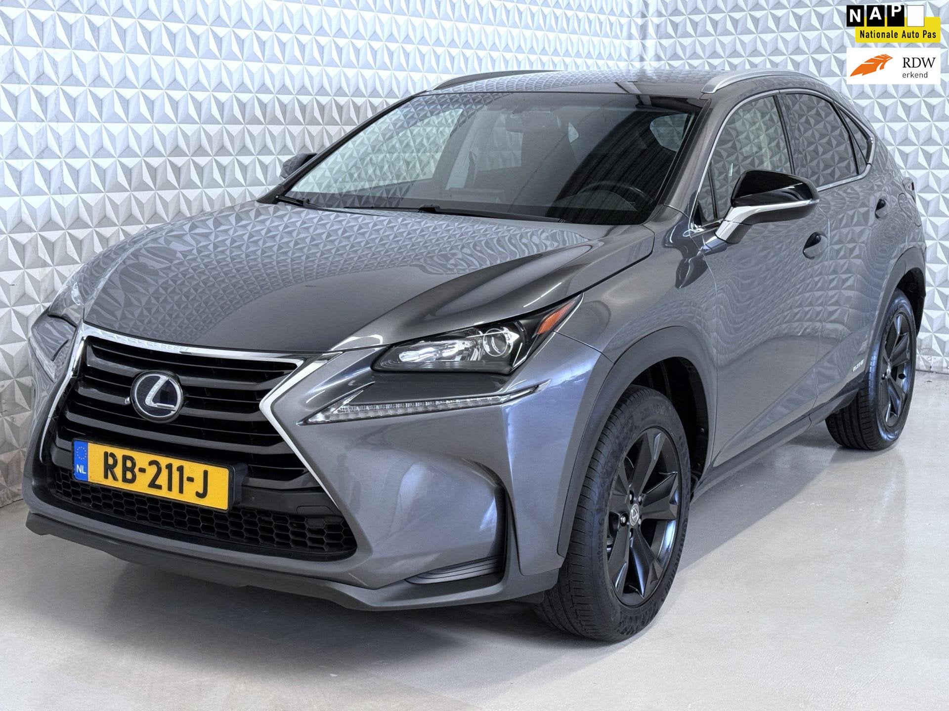 Lexus NX 300h AWD Sport Edition / 149.000km (2017), Auto's, Lexus, Automaat, Dealer onderhouden, Gebruikt, Euro 6