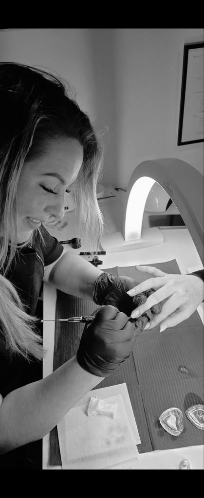 Op zoek naar een nagelstyliste ?, Ophalen, Zo goed als nieuw, Zwart, Handen en Nagels