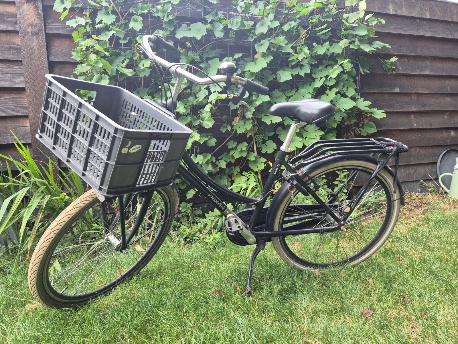 meisjes stadsfiets met kratje, kleur zwart, Ophalen, Gebruikt, Batavus