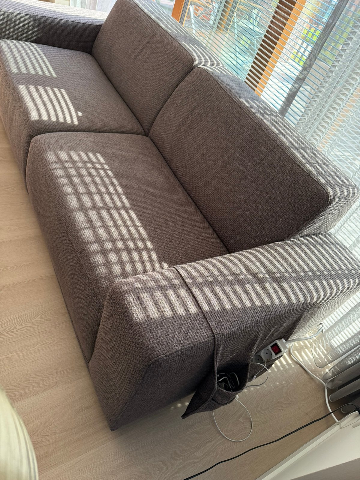 Taupe kleurige bank met poef - Pronto - 230 cm breed, Huis en Inrichting, Ophalen, Zo goed als nieuw