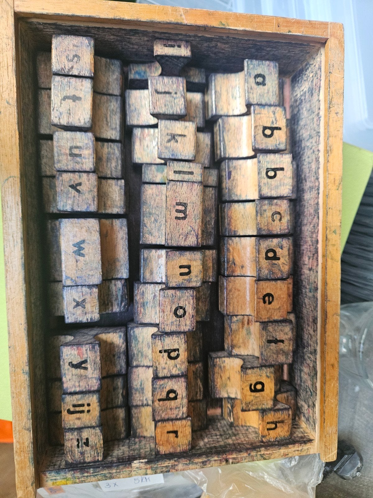 Vintage houten letterstempels in opbergdoos, Ophalen of Verzenden, Gebruikt, Houten stempel