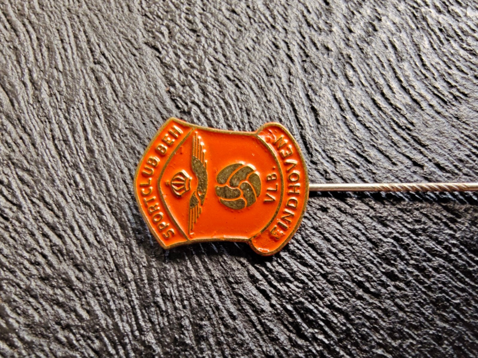 Speld vliegbasis Eindhoven sportclub BEH, Ophalen of Verzenden, Landmacht, Nederland, Embleem of Badge