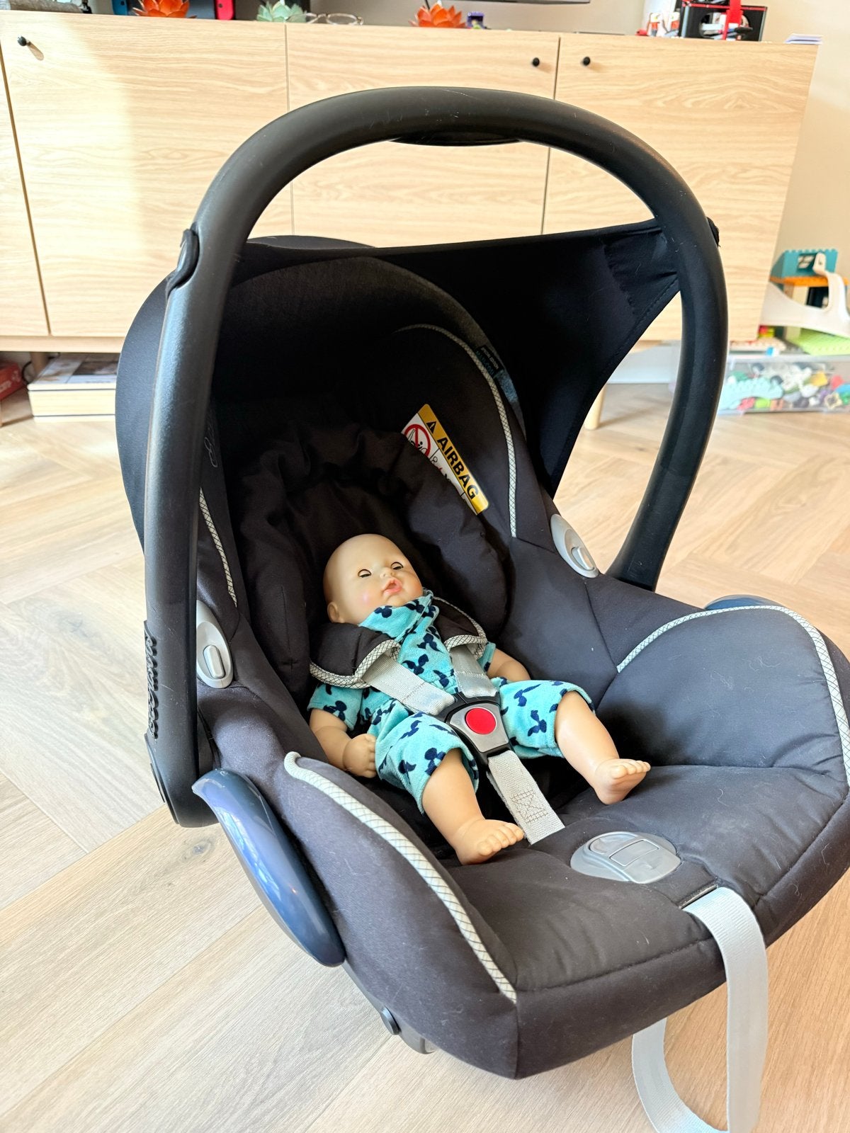 Maxi-Cosi Pebble autostoel 0-13 kg met verkleiner, Ophalen, Autogordel of Isofix, Gebruikt, 0 t/m 13 kg