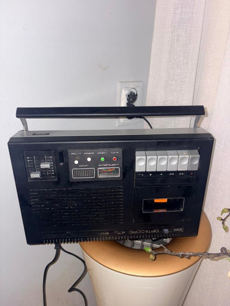 Loewe Optacord 470 klassieke draagbare radio-cassettespeler, Ophalen of Verzenden, Zo goed als nieuw