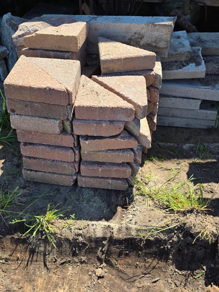 Bisschopmutsjes - 1 1/2 kruiwagen, Ophalen, Gebruikt, Beton, Klinkers