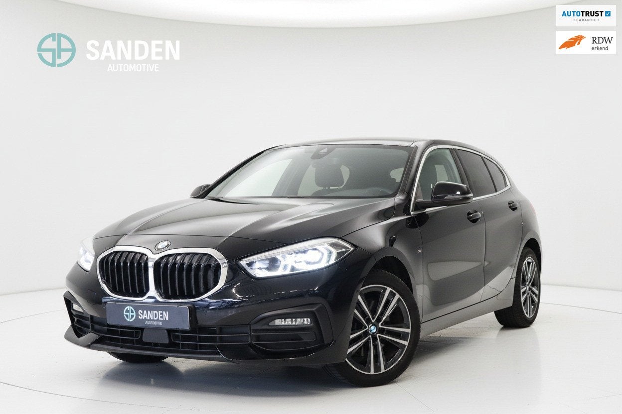 BMW 1-serie 118i Introduction Edition |Automaat|LED|Navi|Cam, Auto's, BMW, Gebruikt, Zwart, 1495 cc, Zwart