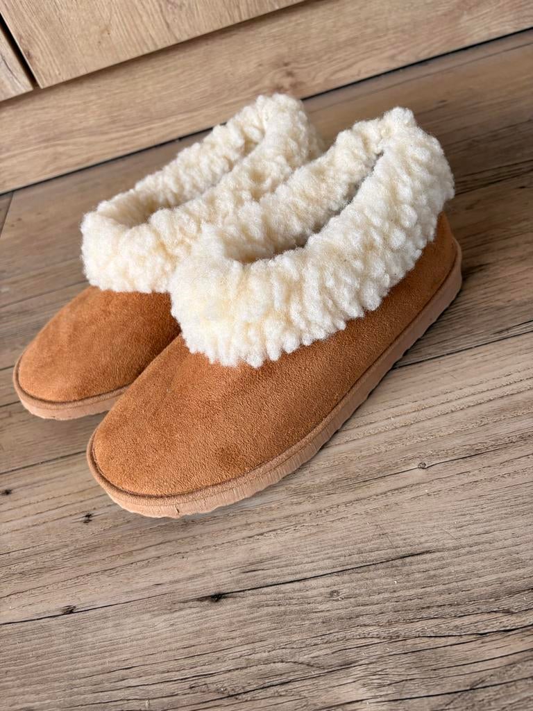 Comfortabele bruine pantoffels met teddy voering - Maat 41, Bruin, Nieuw, Ophalen of Verzenden, Pantoffels of Sloffen