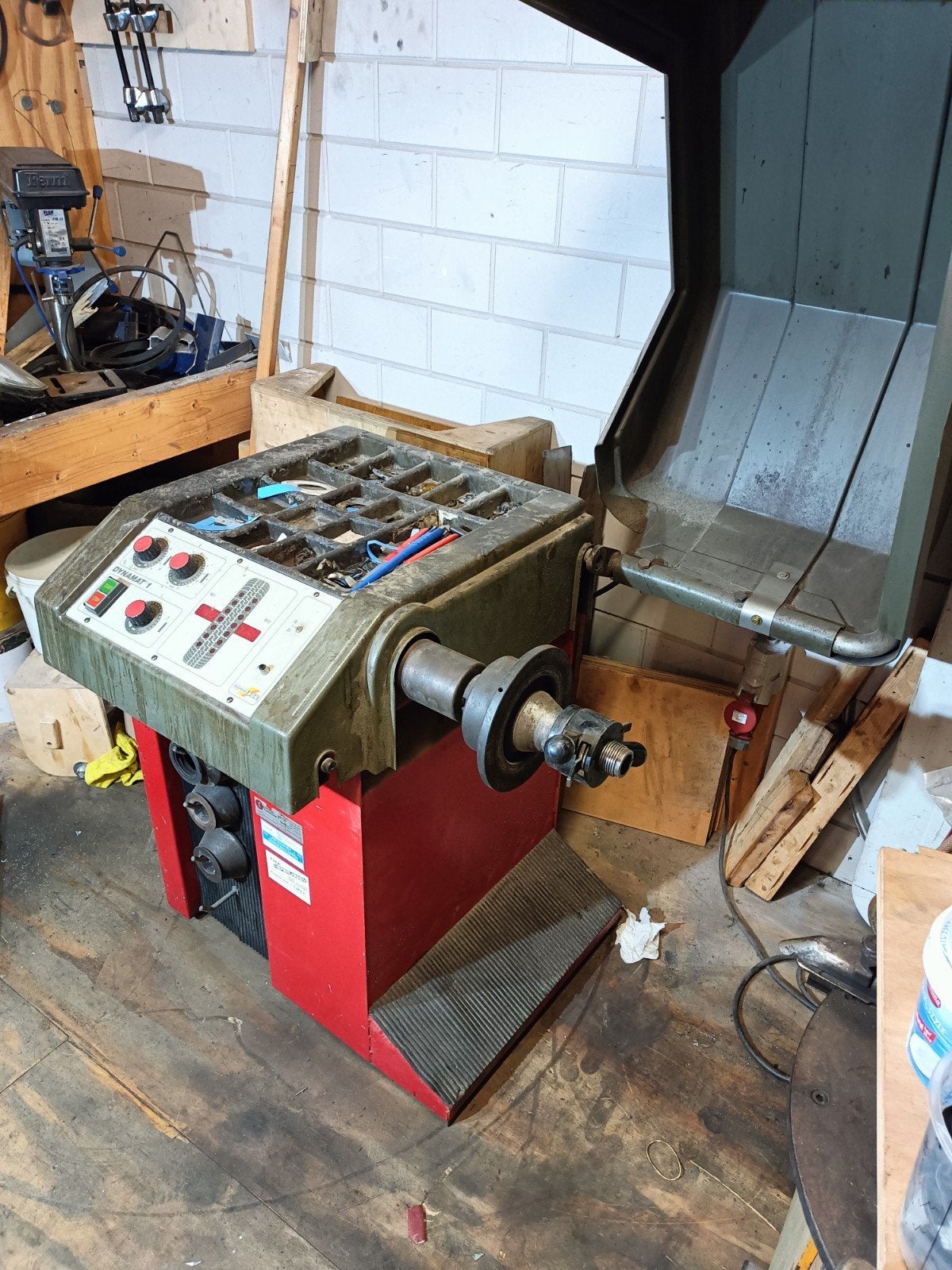 Dynamat 1 Bandenbalanceermachine, Auto diversen, Autogereedschap, Ophalen, Gebruikt