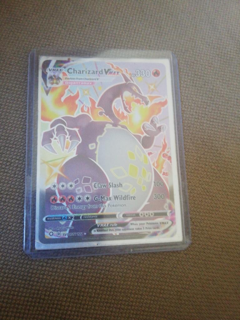 Charizard vmax shinie rainbow, Hobby en Vrije tijd, Verzamelkaartspellen | Pokémon, Ophalen of Verzenden, Zo goed als nieuw, Losse kaart