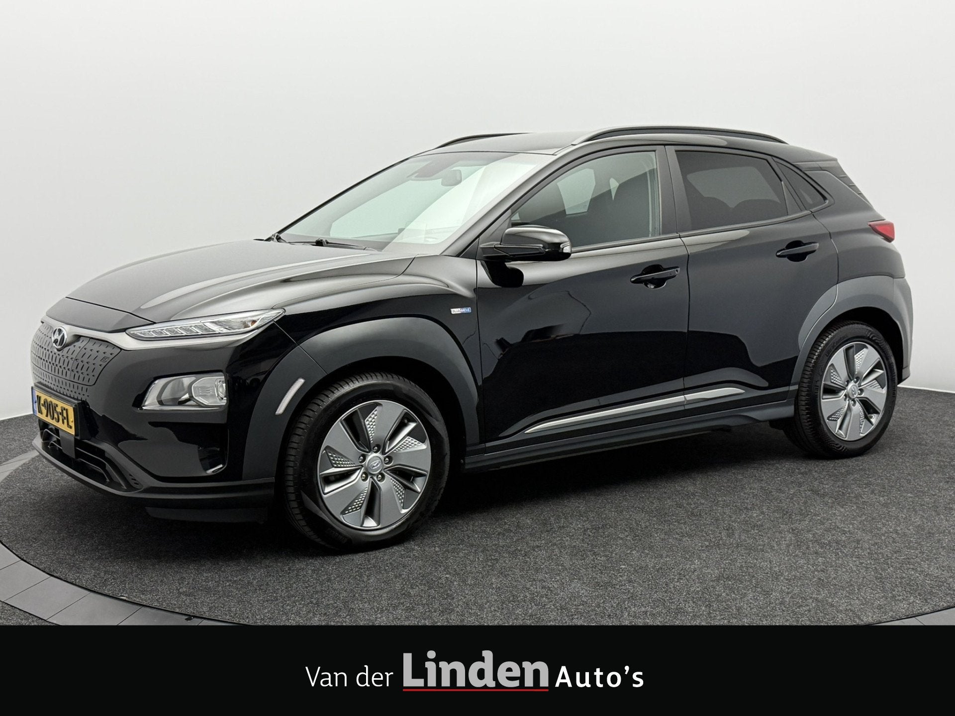 Hyundai KONA EV Fashion 64 kWh 3- Fase SOH 95,3% | Warmtepom, Auto's, Dealer onderhouden, Stof, Gebruikt, Zwart