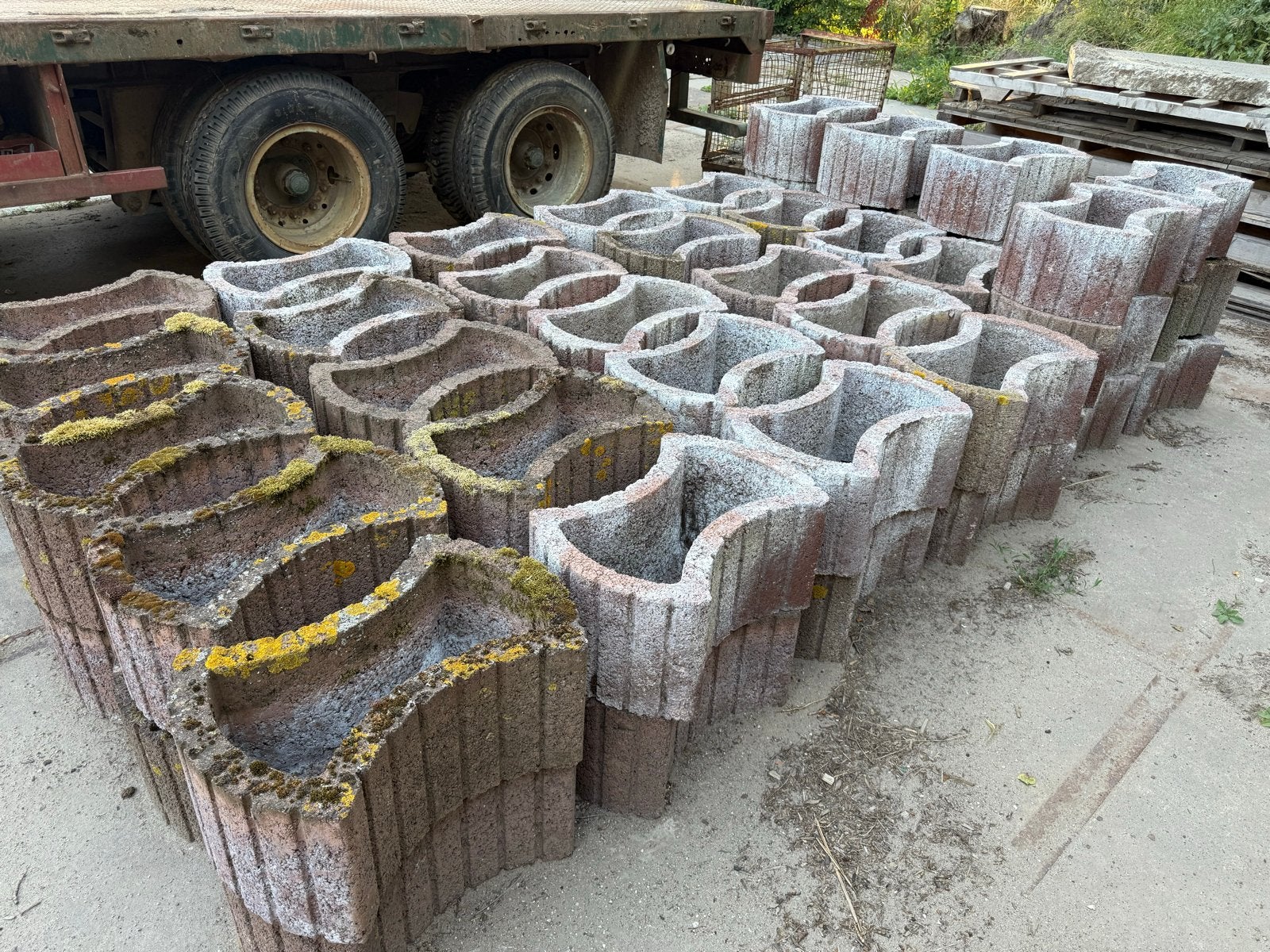 Betonnen bloembakken gratis!, Tuin en Terras, Bloembakken en Plantenbakken, Ophalen, Gebruikt, Minder dan 60 cm, Overige vormen