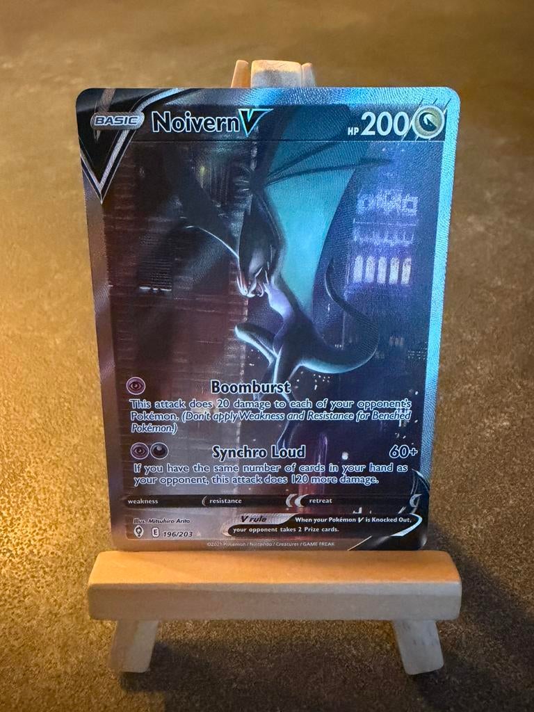 Noivern V 196/203 Pokémon Evolving Skies, Ophalen of Verzenden, Zo goed als nieuw