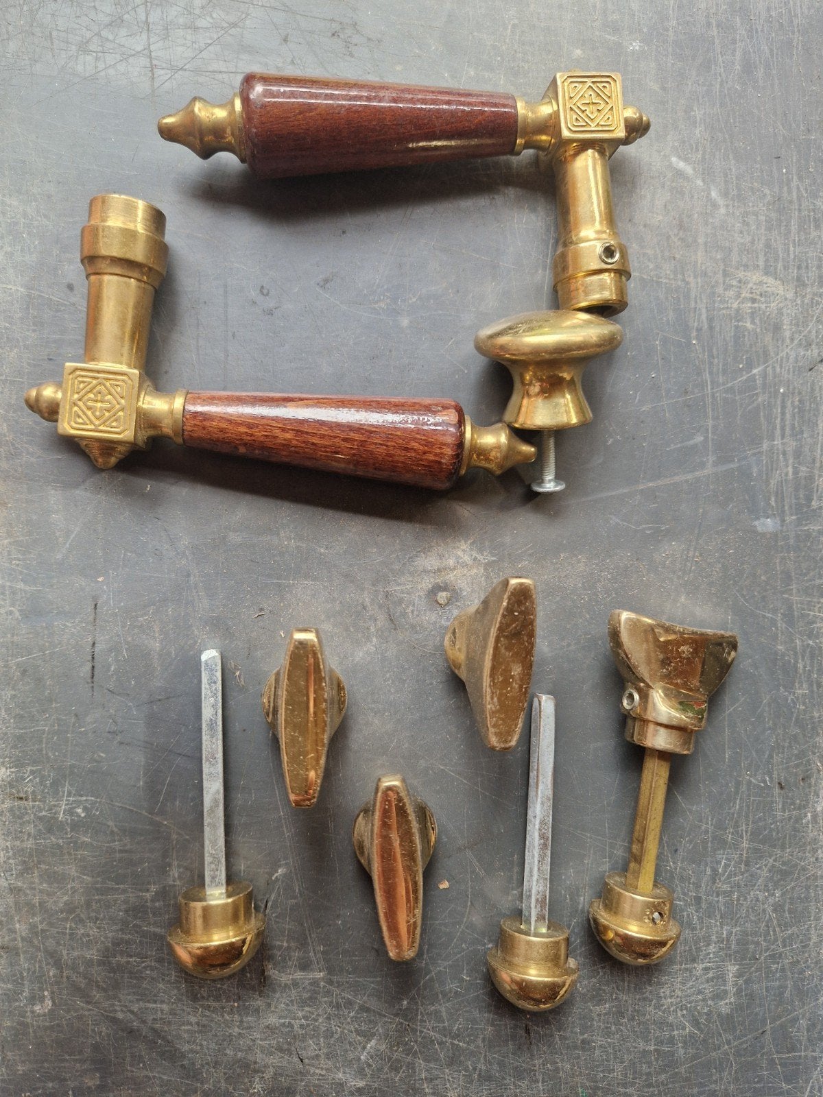 Antieke deurklinken en knoppen, messing en hout, Ophalen, Gebruikt, Koper of Messing, Klink of Kruk