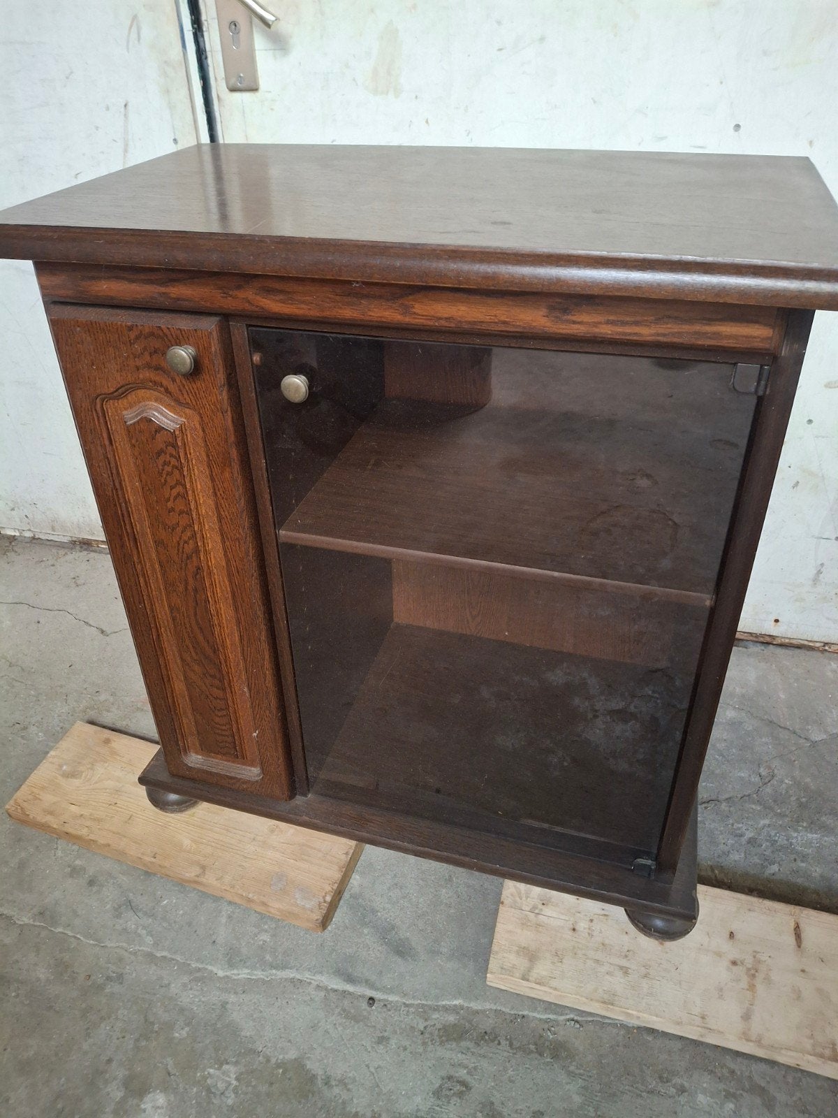 Compacte houten tv kast met opbergruimte, Ophalen, Gebruikt, Glas, Klassiek