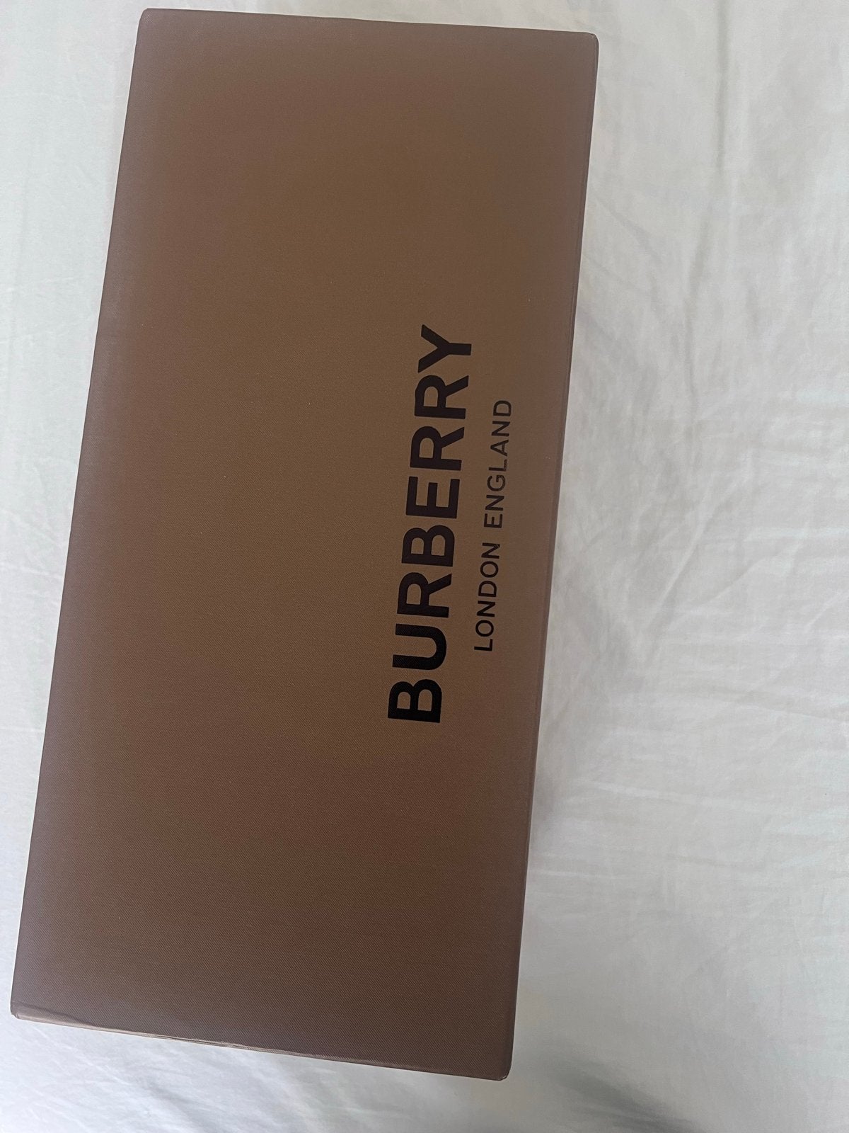 Nieuwe Burberry slippers, Ophalen of Verzenden, Nieuw, Beige, Slippers