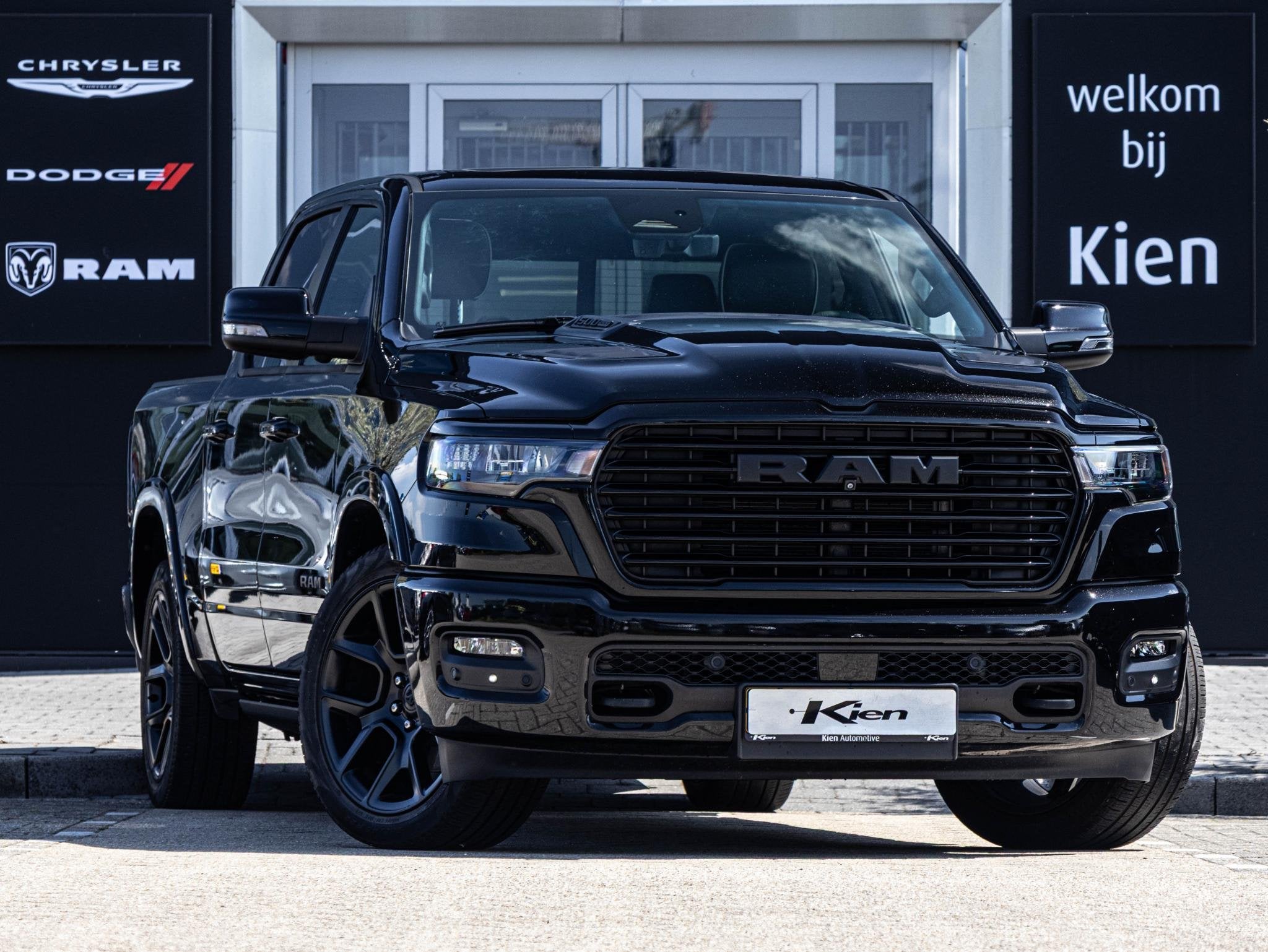 Dodge Ram 1500 3.0 Hurricane Crew Cab Laramie Night Premium, Auto's, Automaat, Gebruikt, Zwart, Leder