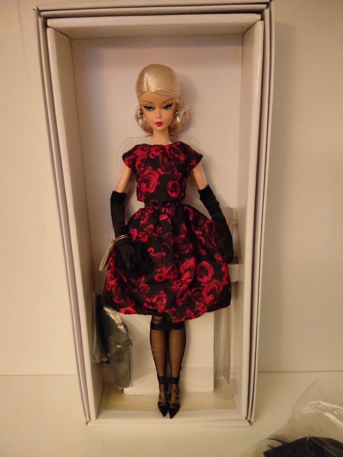 Barbie Silkstone Elegant Rose Cocktail Dress NRFB, Verzamelen, Ophalen of Verzenden, Nieuw, Fashion Doll