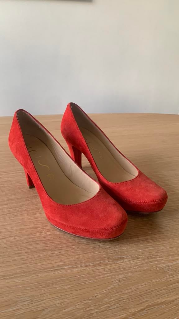 Dames pump rood suede, Spaanse maat 37,5, Ophalen of Verzenden, Zo goed als nieuw, Rood