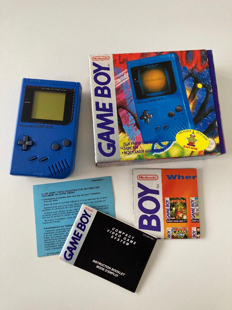 Game Boy Classic Blue - Play It Loud CIB (NED), Spelcomputers en Games, Spelcomputers | Nintendo Game Boy, Gebruikt, Game Boy Classic