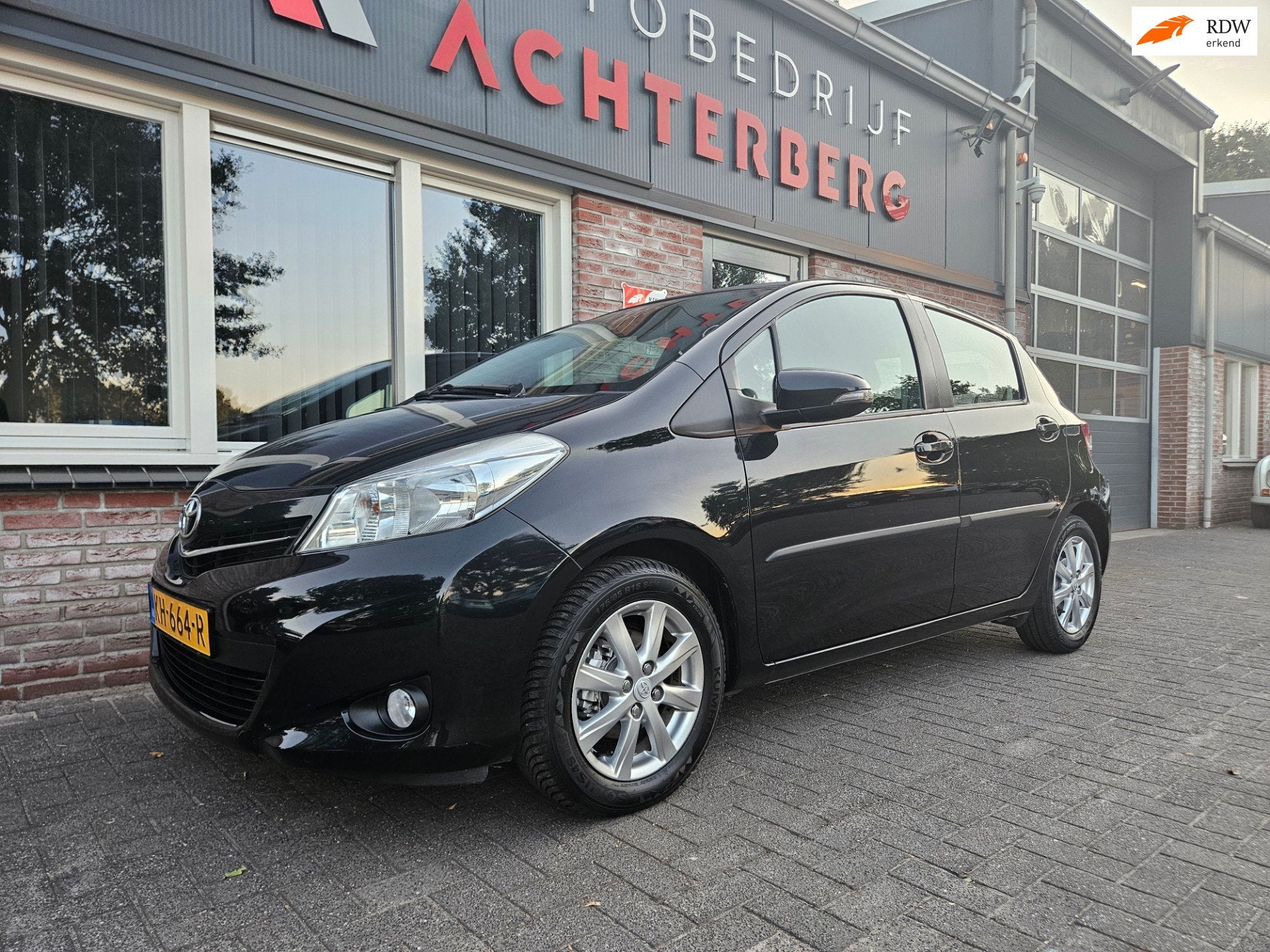 Toyota Yaris 1.0 VVT-i Aspiration Airco! Trekhaak! 5-Deurs!