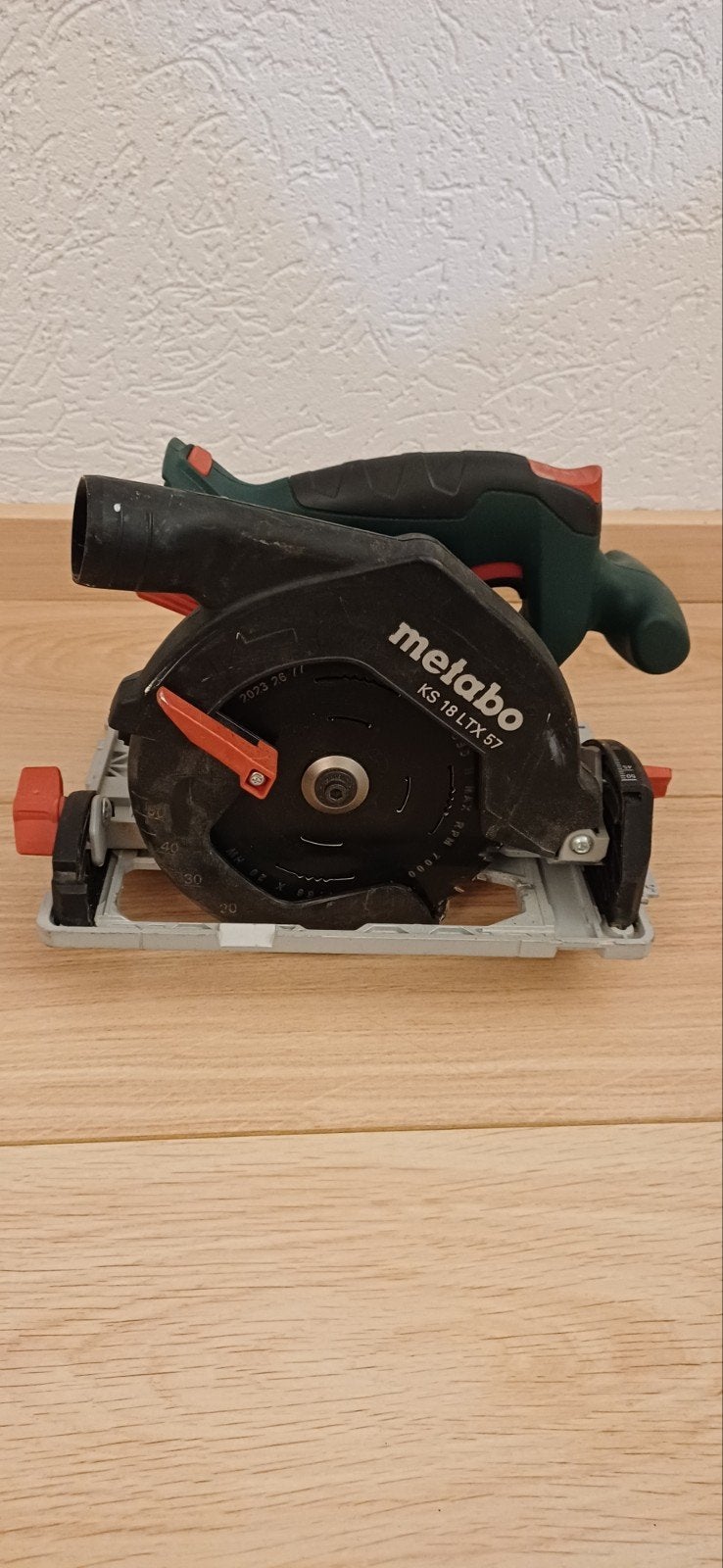 Metabo KS 18 LTX 57 Accu Cirkelzaag met Lader en Accu, Gebruikt, Cirkelzaag, Ophalen of Verzenden, 30 tot 70 mm