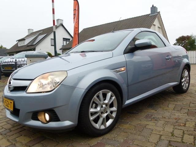 Opel Tigra TwinTop 1.8-16V Enjoy, AIRCO/HALF LEER/NWE DISTR., Gebruikt, 4 cilinders, 1796 cc, Handgeschakeld