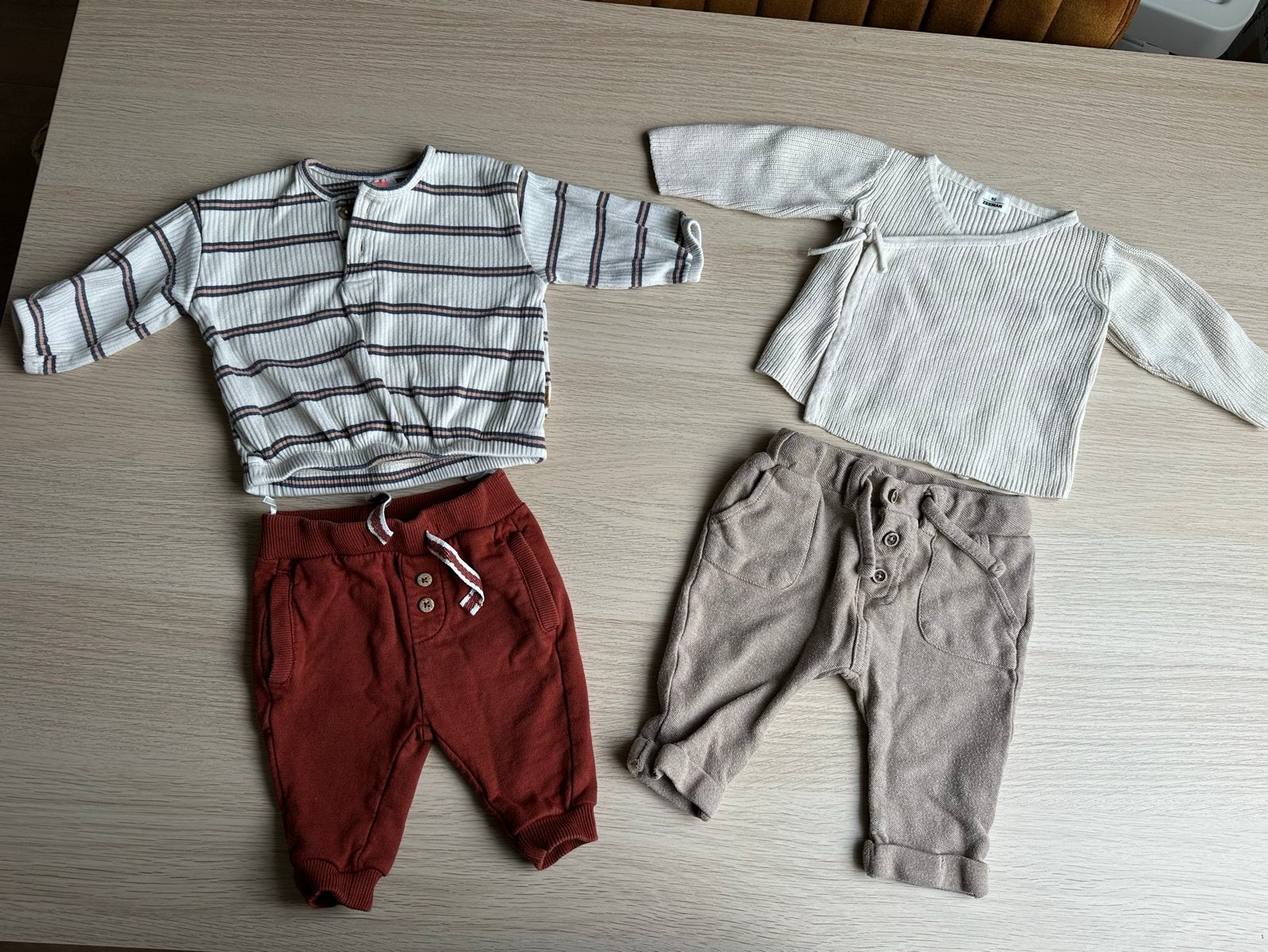 Baby kleding maat 62 - Setje broekjes en shirtjes, Kinderen en Baby's, Ophalen of Verzenden, Gebruikt, Jongetje of Meisje, Setje
