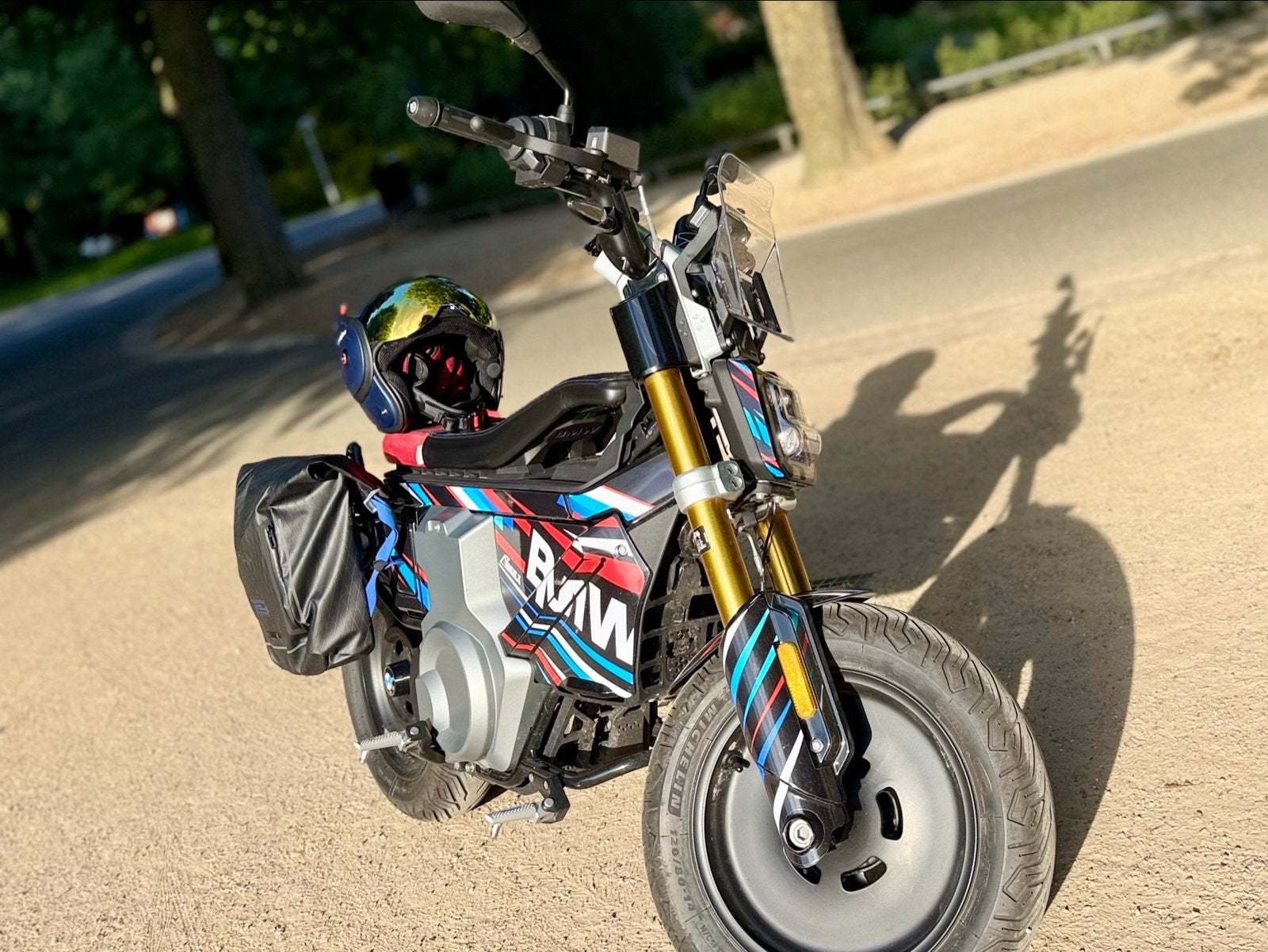 BMW CE02 AM met dubbele accu en vele extra's, Ophalen, Maximaal 45 km/u, Zo goed als nieuw, 1 versnellingen