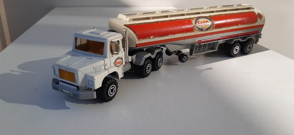 SCANIA 140 SUPER TREKKER/TANKOPLEGGER ESSO MAJORETTE, Ophalen of Verzenden, Gebruikt, Bus of Vrachtwagen