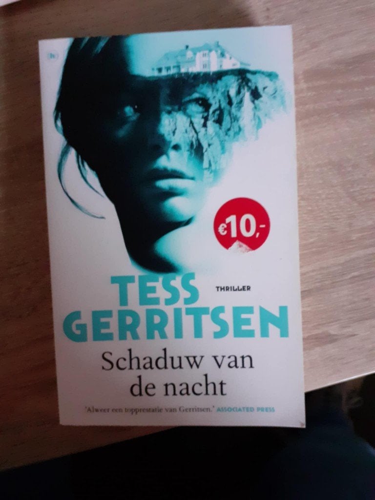 Schaduw van de nacht (Tess Gerritsen), Ophalen of Verzenden, Gelezen, Tess Gerritsen