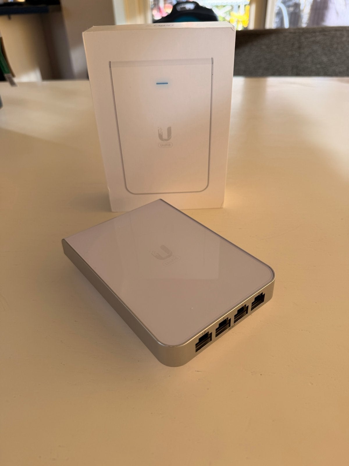 Ubiquiti UniFi U6 In-Wall Access Point (U6-IW), Ophalen of Verzenden, Zo goed als nieuw, UniFi