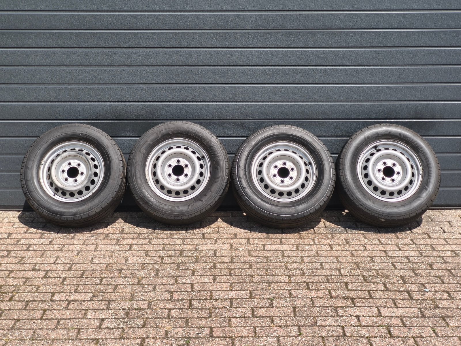 MERCEDES SPRINTER VW CRAFTER BRIDGESTONE ZOMERBANDEN 8MM, Auto-onderdelen, Banden en Velgen, Ophalen, Bestelwagen, 16 inch, Banden en Velgen