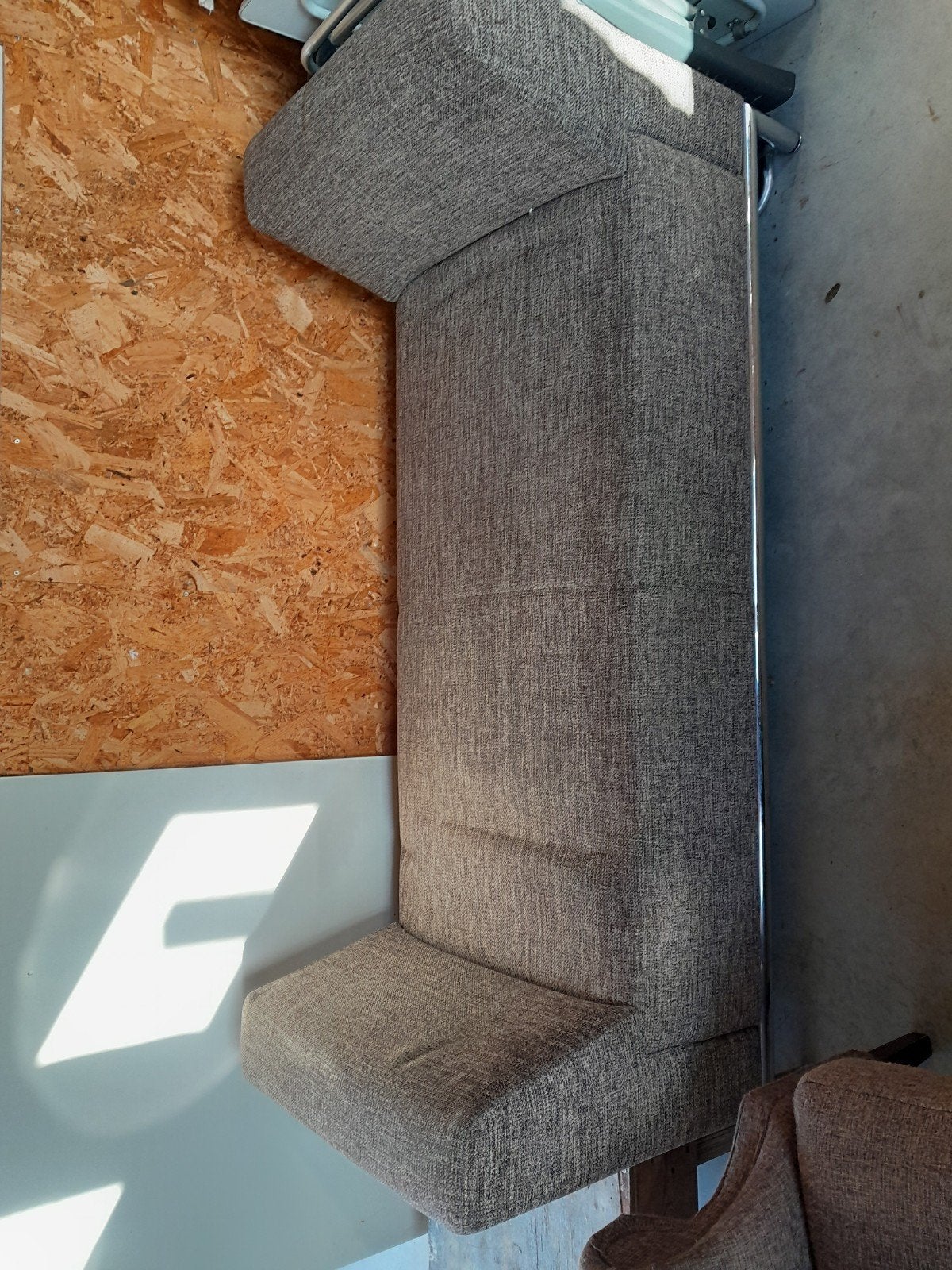 Modern zitbankje zonder rugleuning - Stijlvol & Compact, Huis en Inrichting, Banken | Bankstellen, Modern, Compact, Gebruikt, Minder dan 75 cm