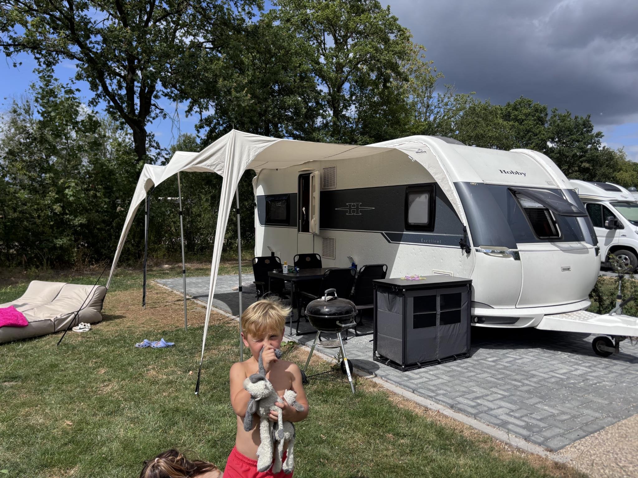 Hobby 540 ufe Excellent de luxe Caravan (mover / voortent ), Hobby, 7 tot 8 meter, Bedrijf, 1250 - 1500 kg