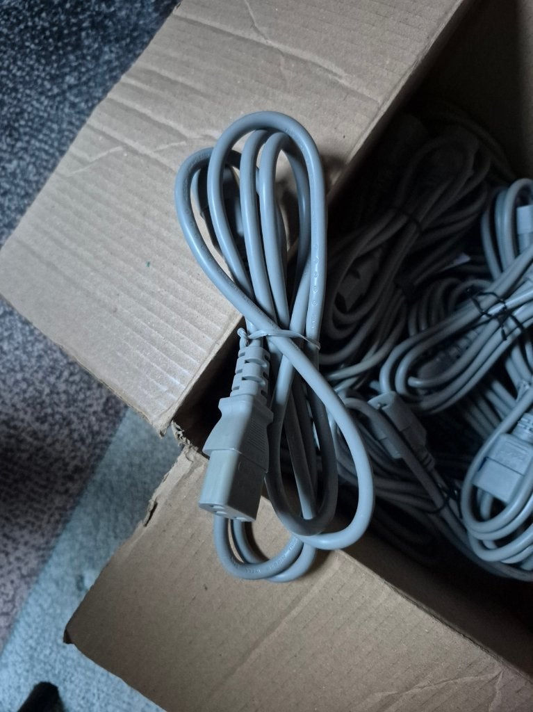 24 x C13 naar C14 doorluskabel / PDU serverkabel grijs Nieuw, Ophalen of Verzenden, Nieuw