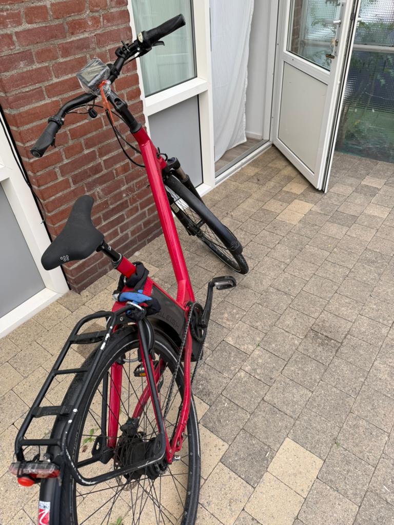Ik verkoop mijn rode Raleigh elektrische fiets., Ophalen, Zo goed als nieuw