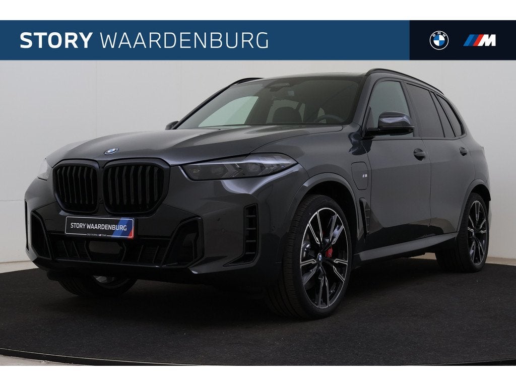 BMW X5 xDrive50e M Sport Automaat / Trekhaak / Panoramadak /, Auto's, Automaat, 2395 kg, Leder, Bedrijf