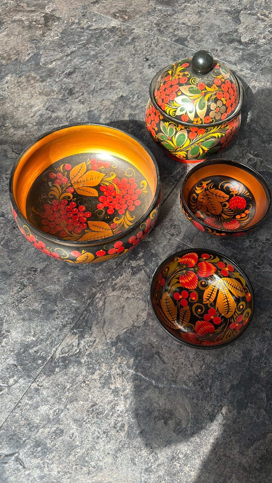 Set van 4 handgeschilderde Russische Khokhloma kommen, Antiek en Kunst, Ophalen of Verzenden
