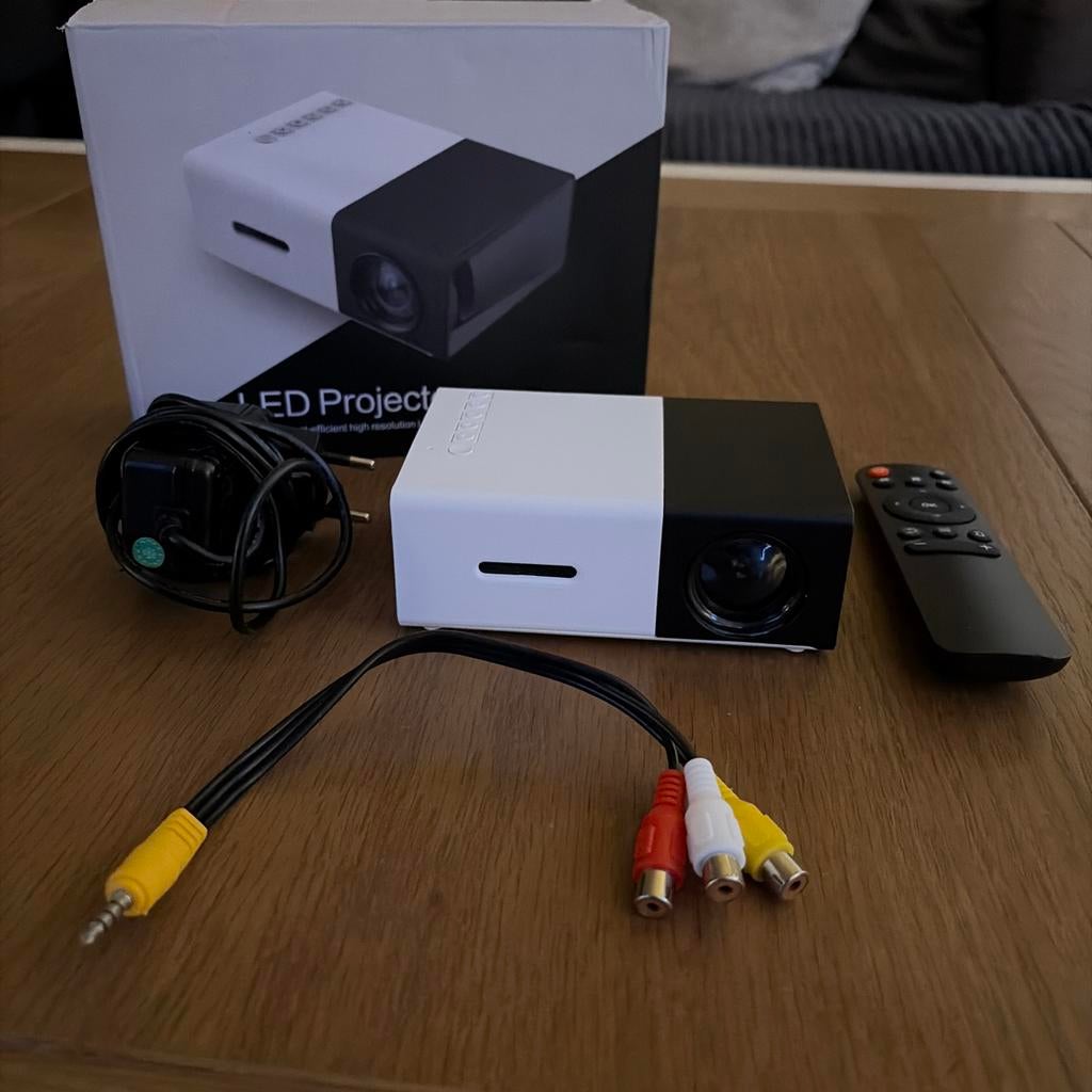 YG300 Pro LED Projector - Compact & Draagbaar, Ophalen of Verzenden, Zo goed als nieuw, LED, Overige resoluties