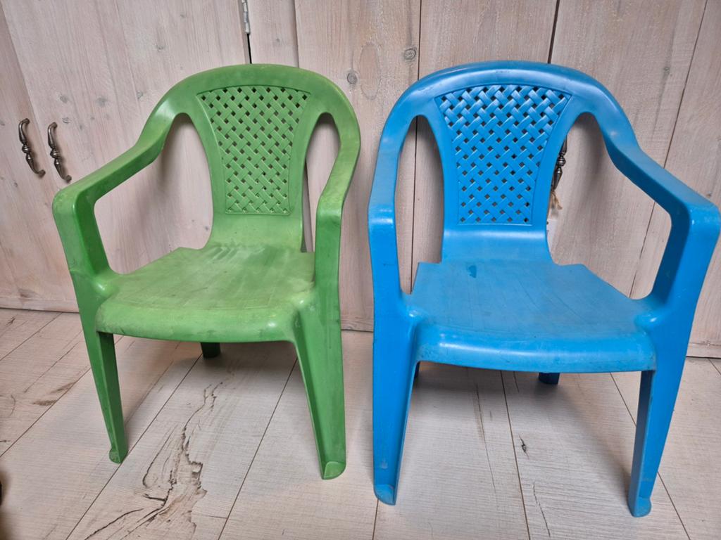 2 plastic stapelbare stoeltjes voor kleine kinderen, Tuin en Terras, Ophalen, Gebruikt, Plastic, Stapelbaar