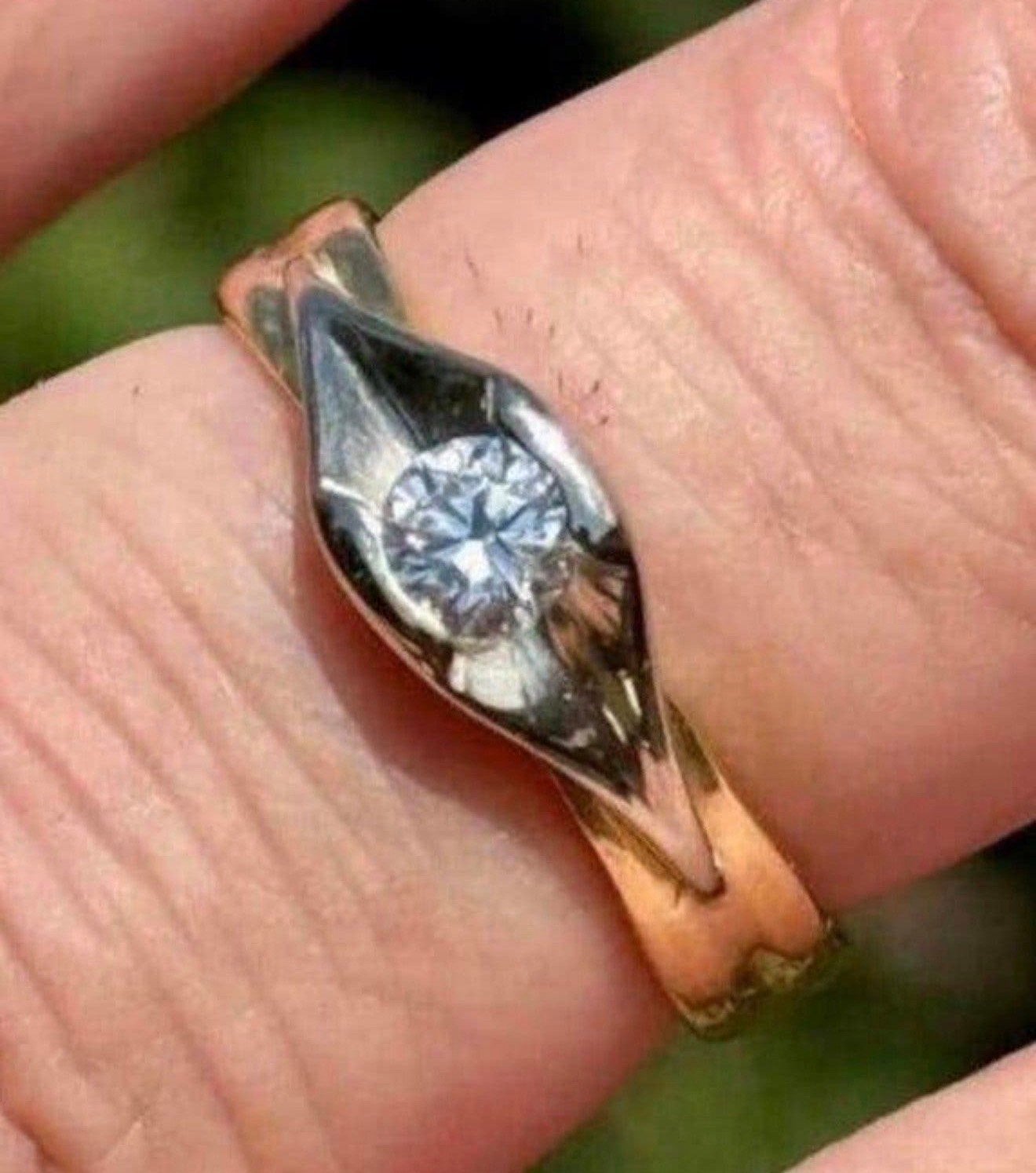 18 karaat gouden ring met natuurlijke diamant/ certificaat!, Nieuw, Ophalen of Verzenden, 17 tot 18, Met edelsteen