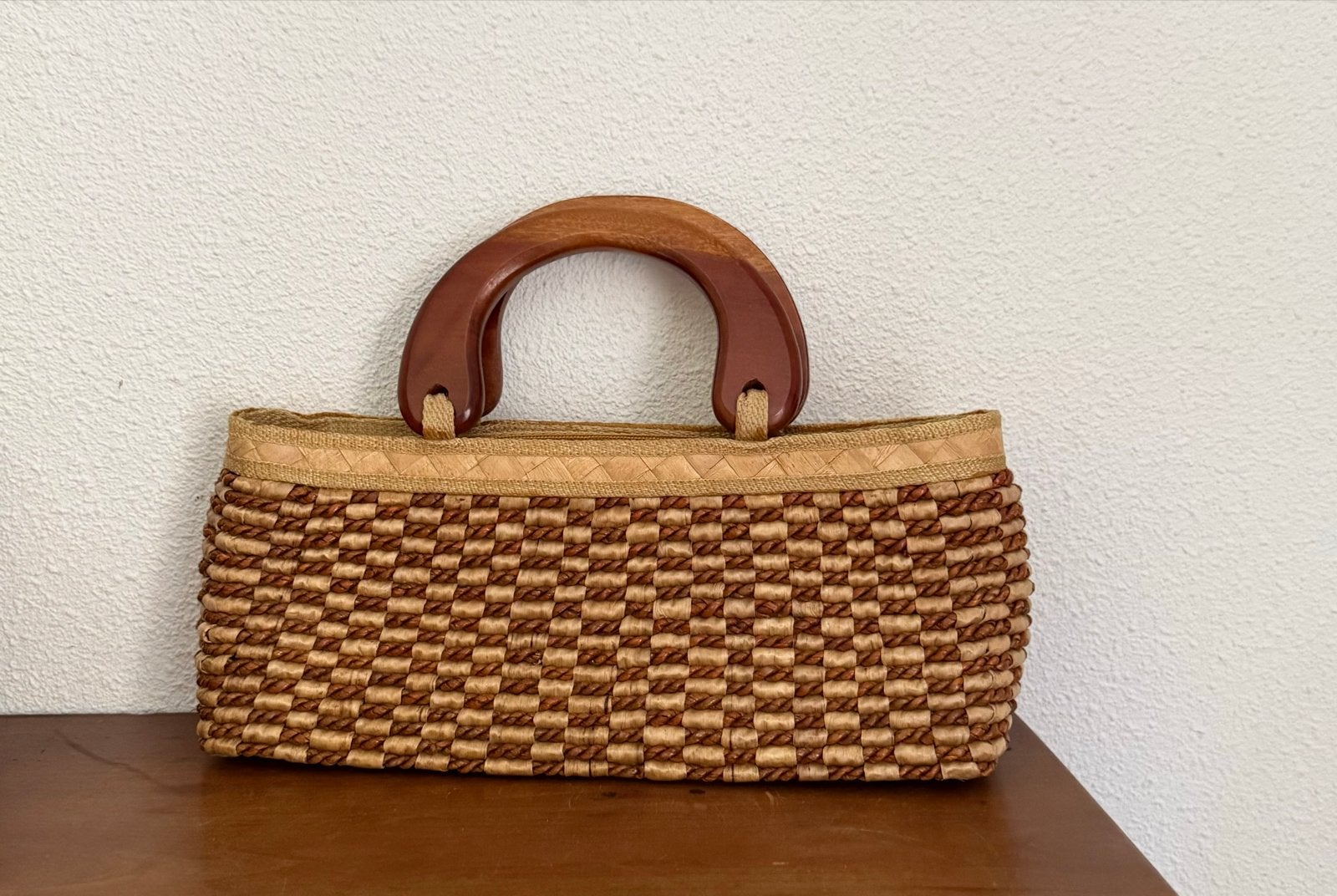 Vintage Handtas met Houten Handvatten - Geweven Design, Sieraden, Tassen en Uiterlijk, Tassen | Damestassen, Ophalen of Verzenden