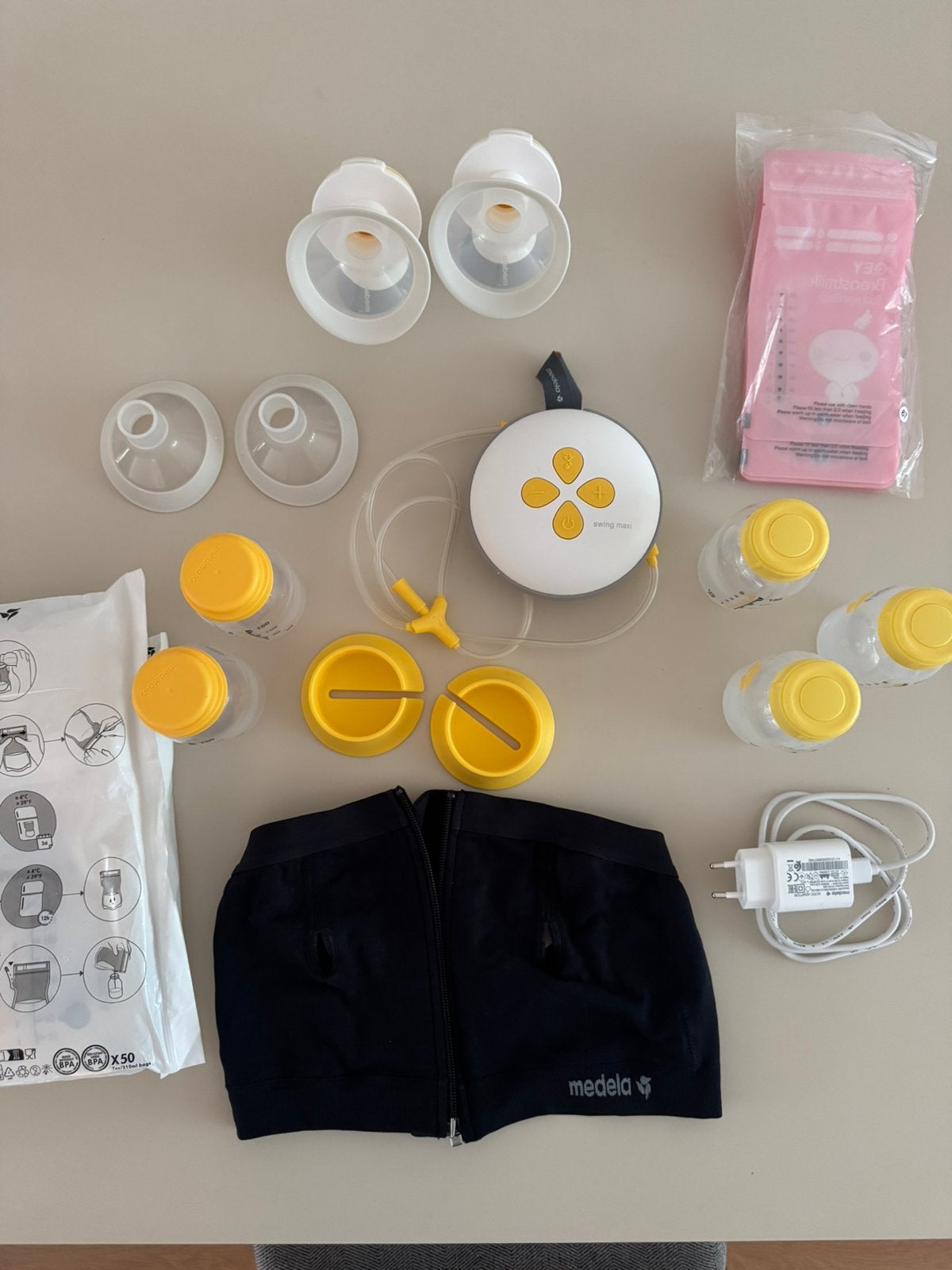 Kolf medela swing maxi incl extra flesjes, zakjes en kolf BH, Kinderen en Baby's, Ophalen of Verzenden, Zo goed als nieuw, Borstkolf