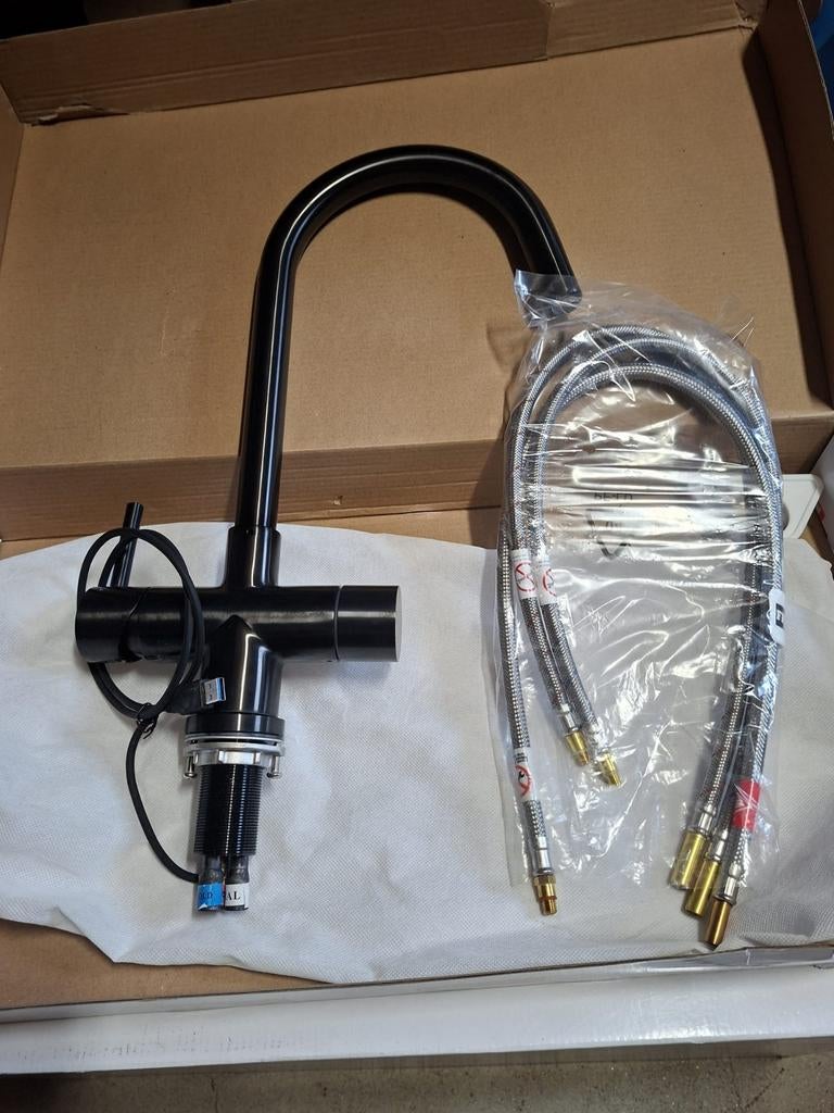 Te koop heet waterkraan.merk franke ( nieuw), Doe-het-zelf en Verbouw, Geisers en Boilers, Minder dan 20 liter, Ophalen, Boiler
