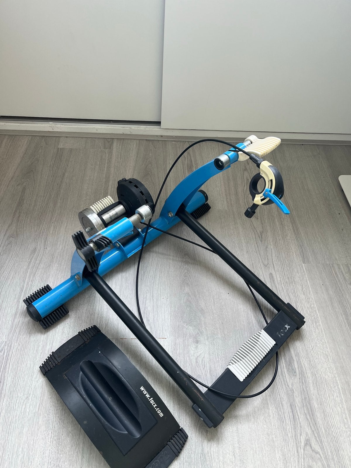 Tacx Hometrainer met voorwielsteun, snelspanners en 2 banden, Ophalen, Gebruikt, Overige typen