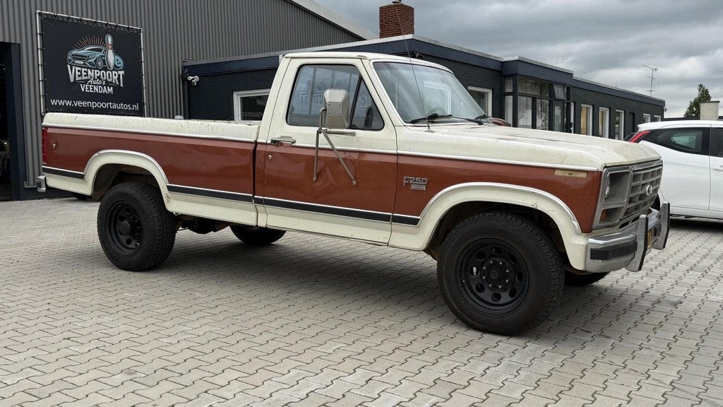 Ford F-250 Diesel 1984 Wegenbelastingvrij Nederlands kenteke, Auto's, Ford, Automaat, 3223 kg, Gebruikt, Bedrijf